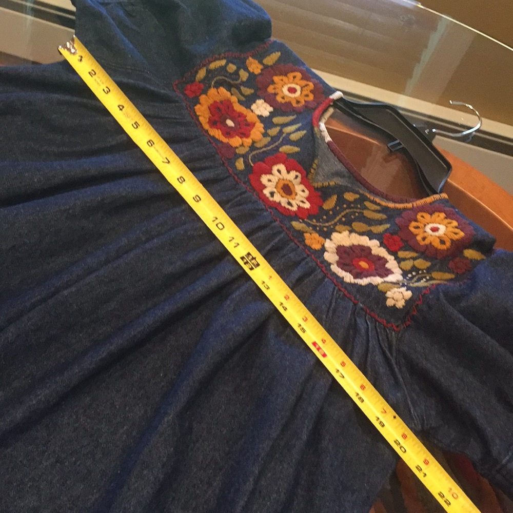 🌺 Beautiful embroidered denim baby doll top - Picture 5 of 8